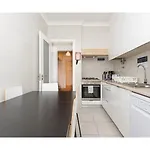 Appartement HOUZE Large 4 bedroom apartment near Lisbon Zoo Lissabon